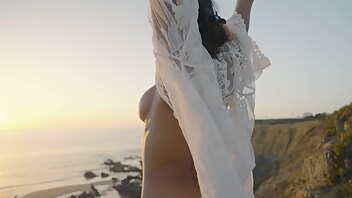 Daring Kiara Sunset Body Scan At Beach