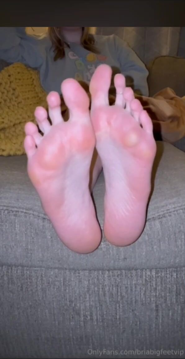 Bria big feet size 15