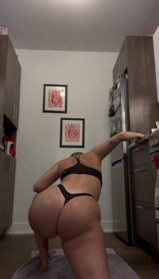 carlierobillard - pawg ass doing yoga