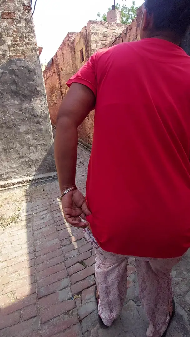 Punjabi women show hr ass public places