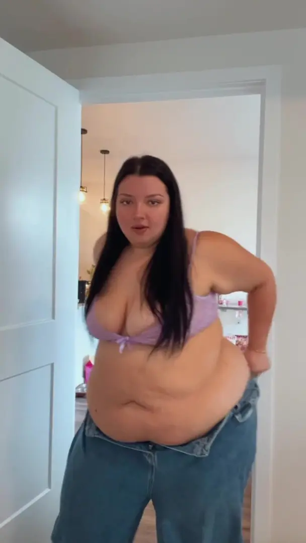 Jasminexo2000 Tries on Jeans