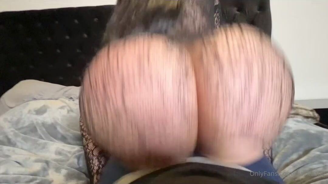 Nickii huge ass