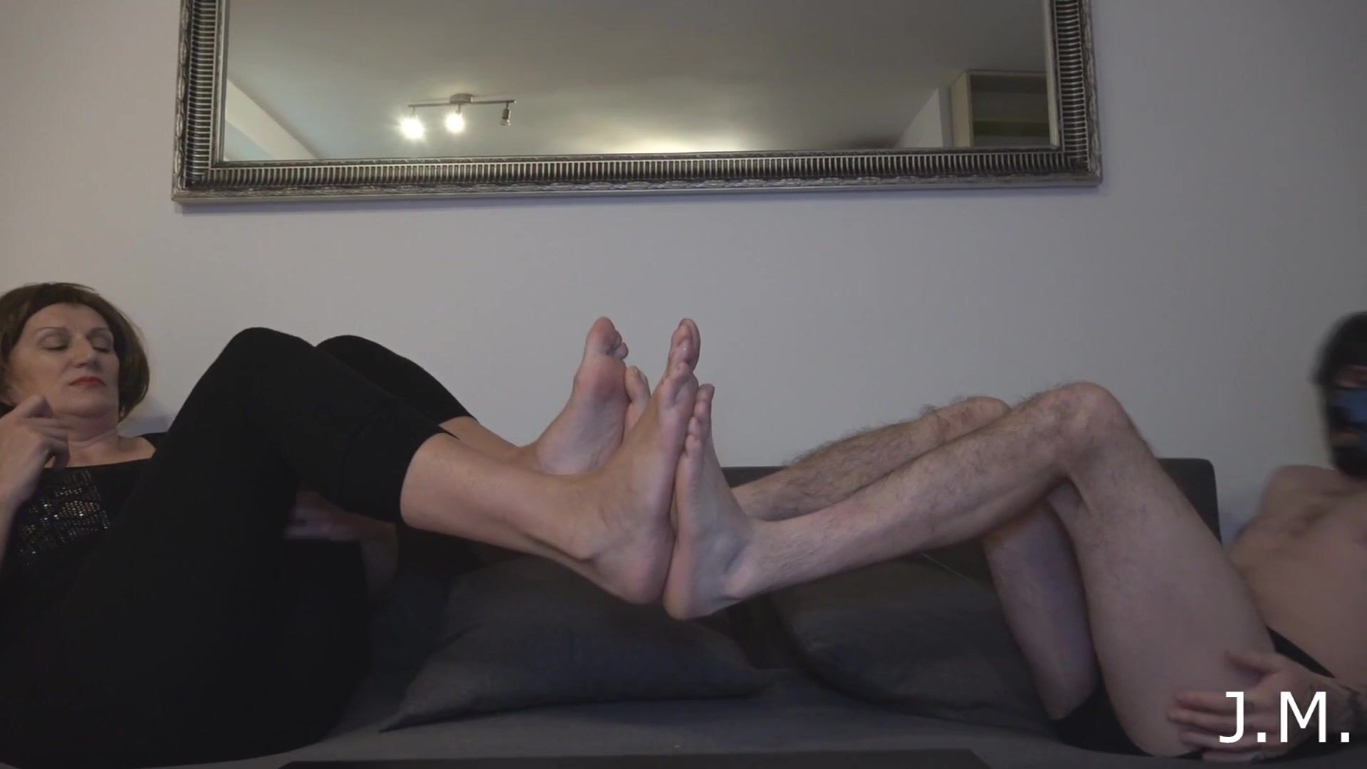 feet comparison