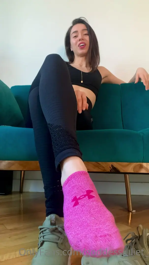 goddessjuliet beg to sniff my stinky gym socks onlyfans porn videos