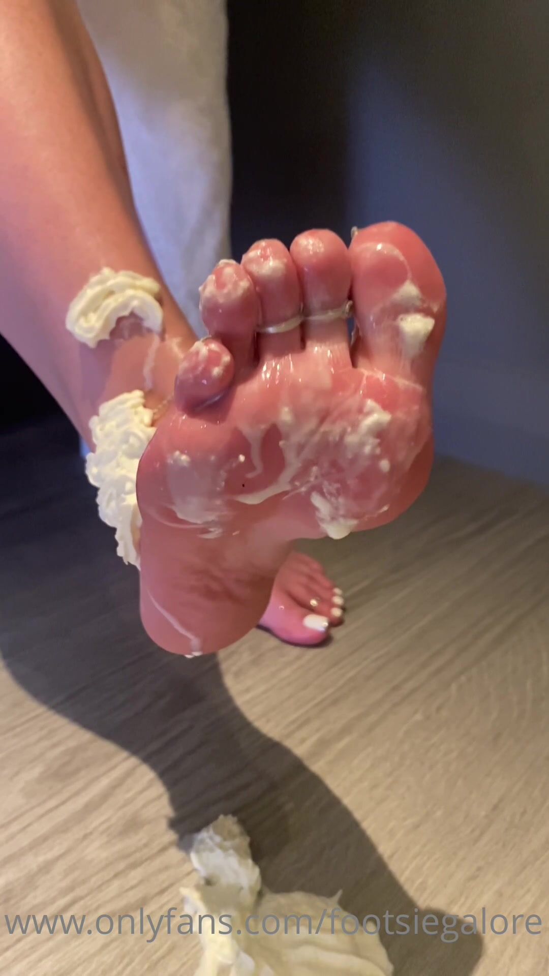 Footsiegalore oh how i love cream on my soles watch me in slow motion now  let