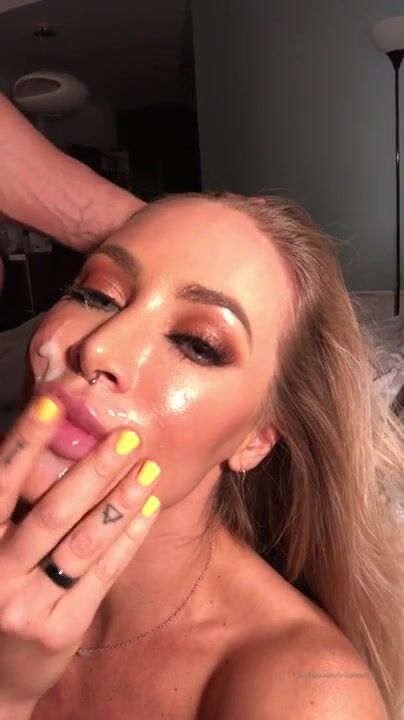 Nicole Aniston Facial