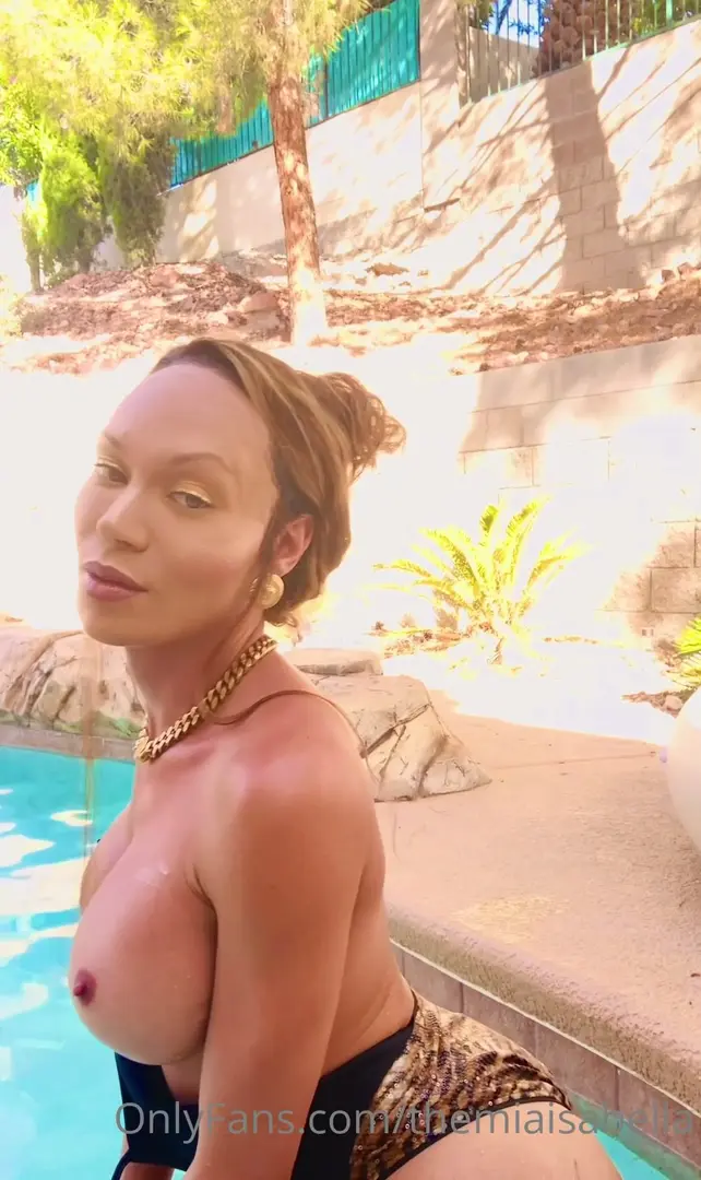 Ts Mia Isabella - pool stroking