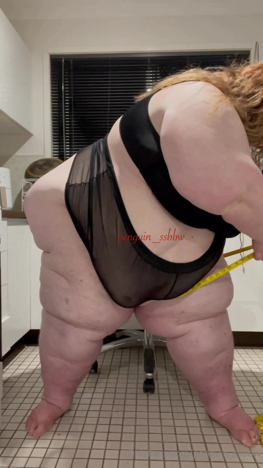 penguin_ssbbw - measuring her huge body