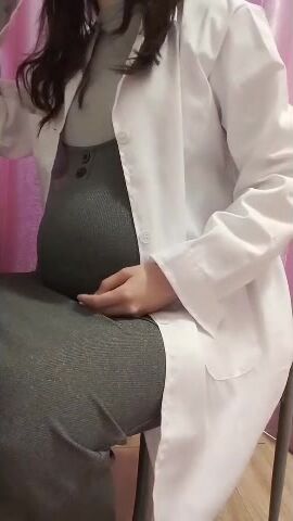 Pregnant asia doctor labor