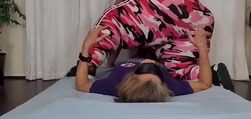 Two ssbbw squashing skinny woman