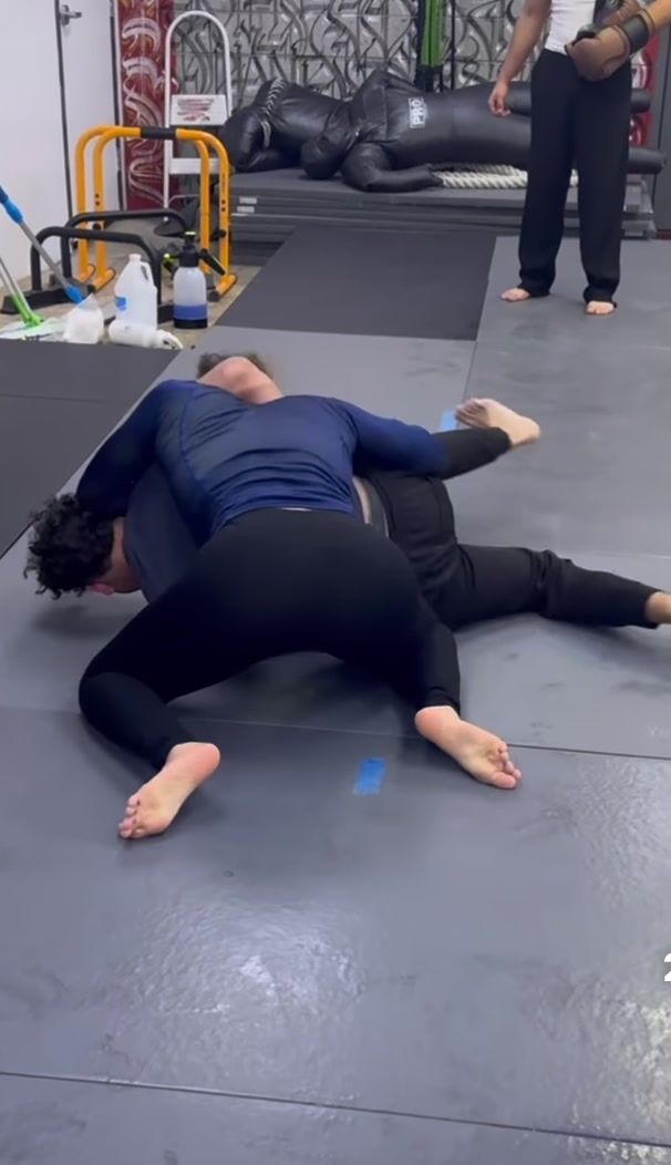 Girl dominates in grappling session