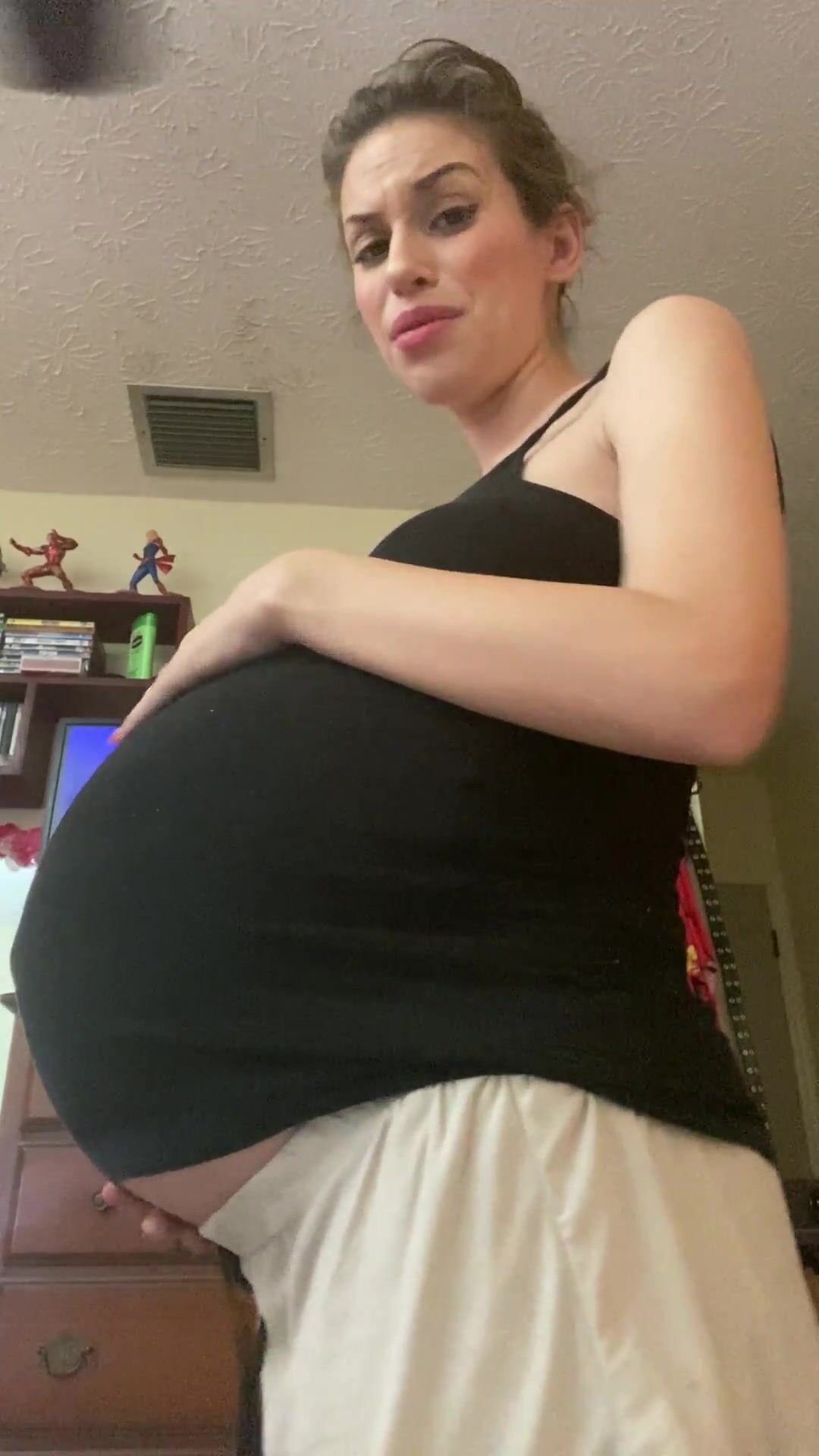 pregnant ness complains about her pregnancy