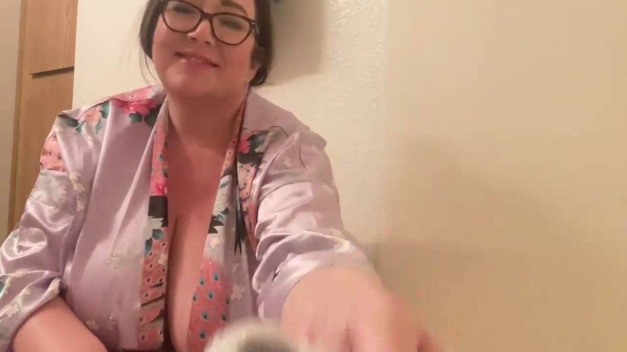 Cutejayne -  Busty Bbw Mommy Bonding At Bedtime