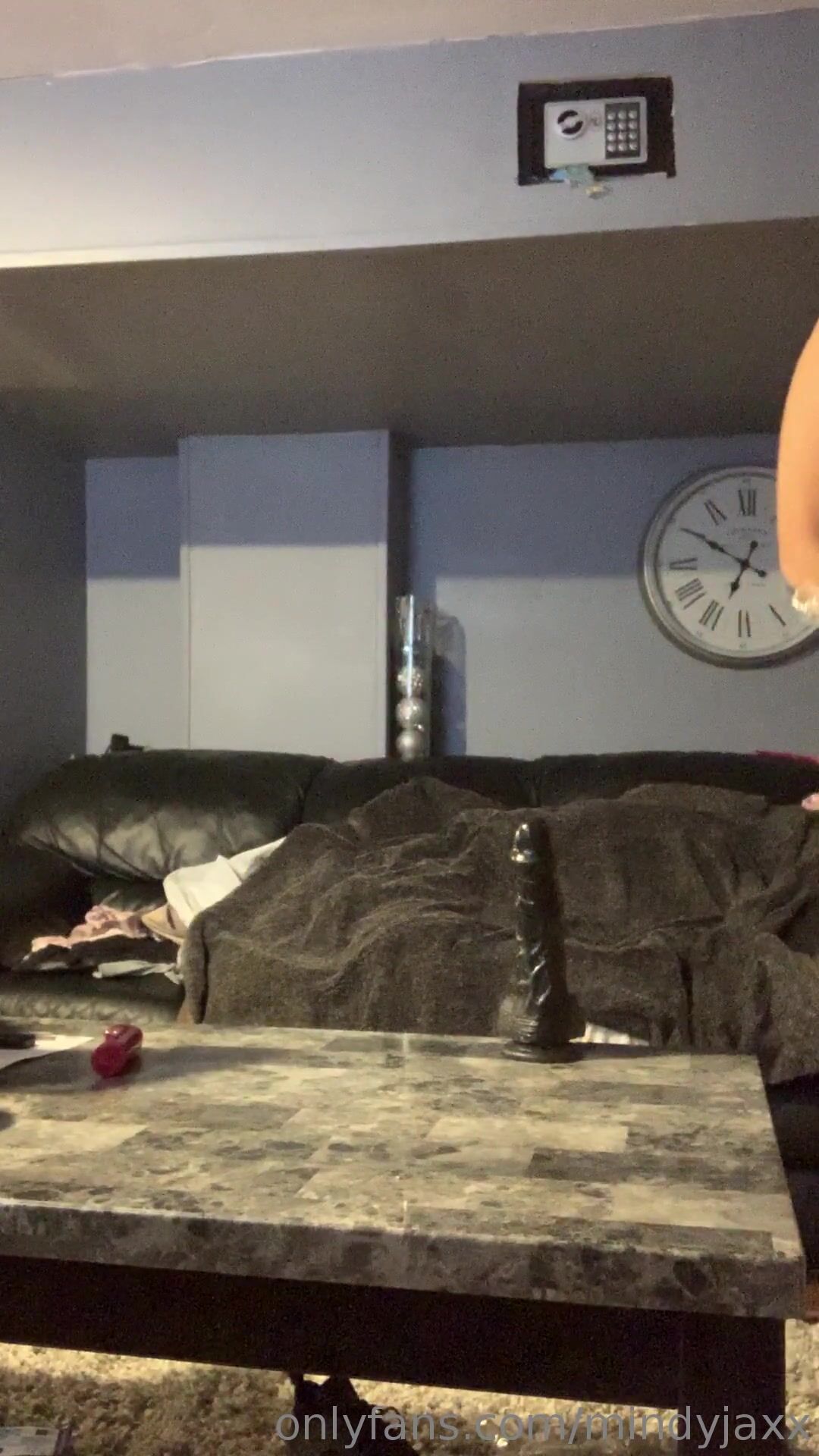 Mindyjaxx 13 04 2019 28148018 mmmm solo play w this big dildoooo check  your inboxes for