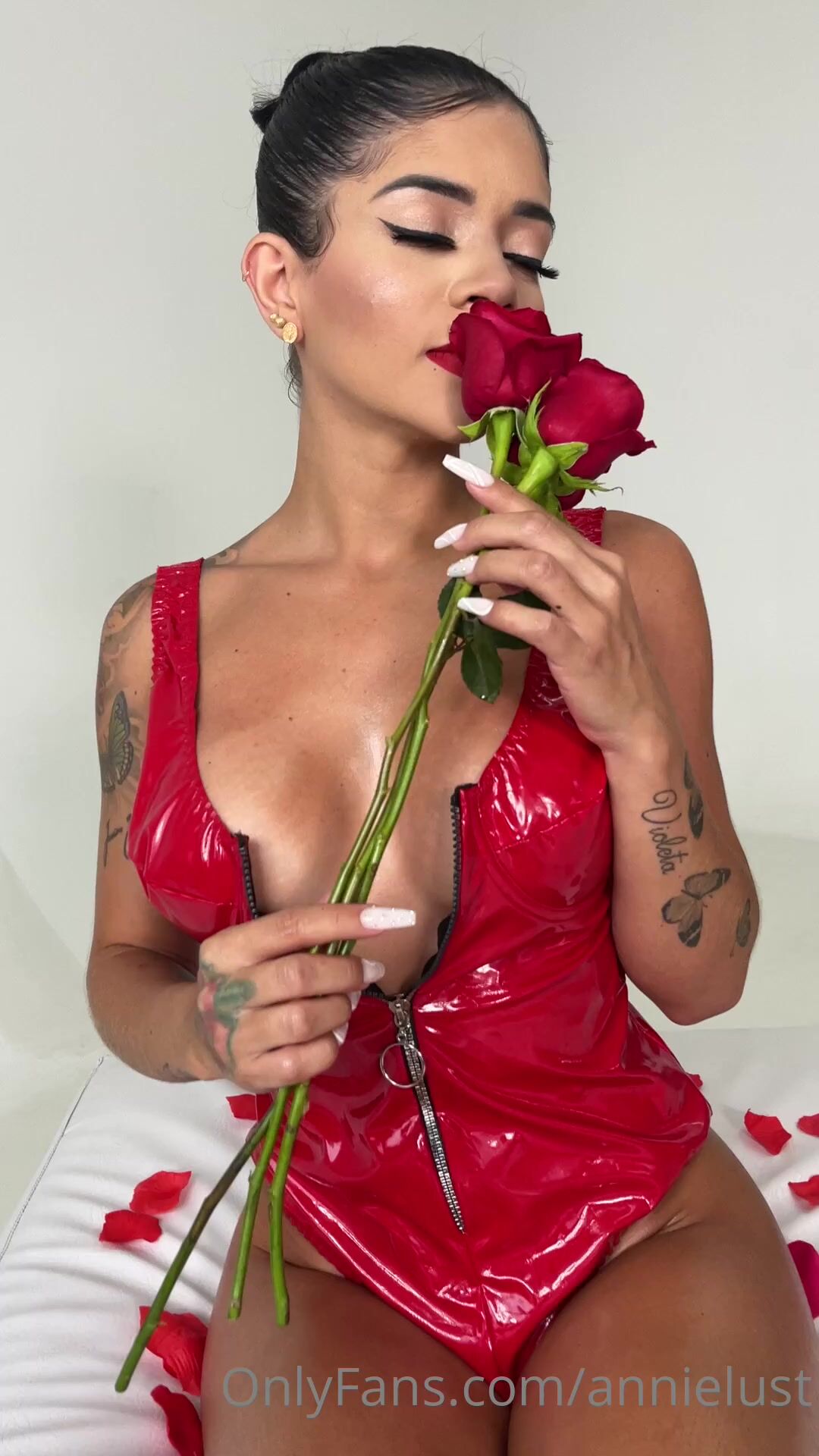 Annielust watch me fuck this pussy really hard i used my fingers & played 1  onlyfans