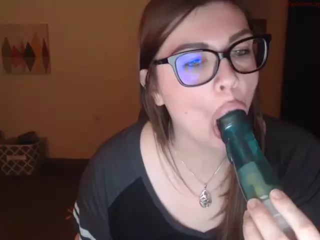 kissy86 chubby pussy rub & dildo blowjob Chaturbate camshowdownload vid