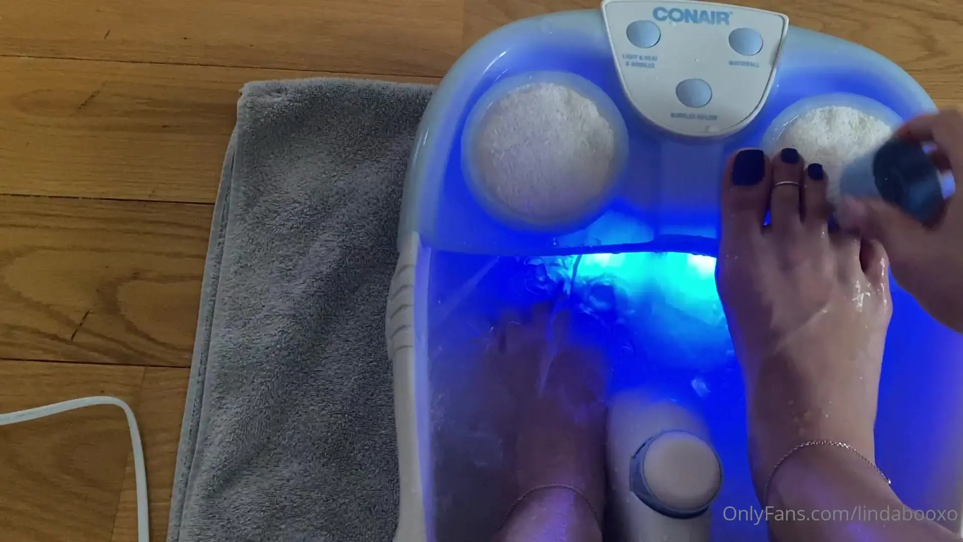 lindabooxo having so much fun w/ my at home pedicure onlyfans xxx porn videos