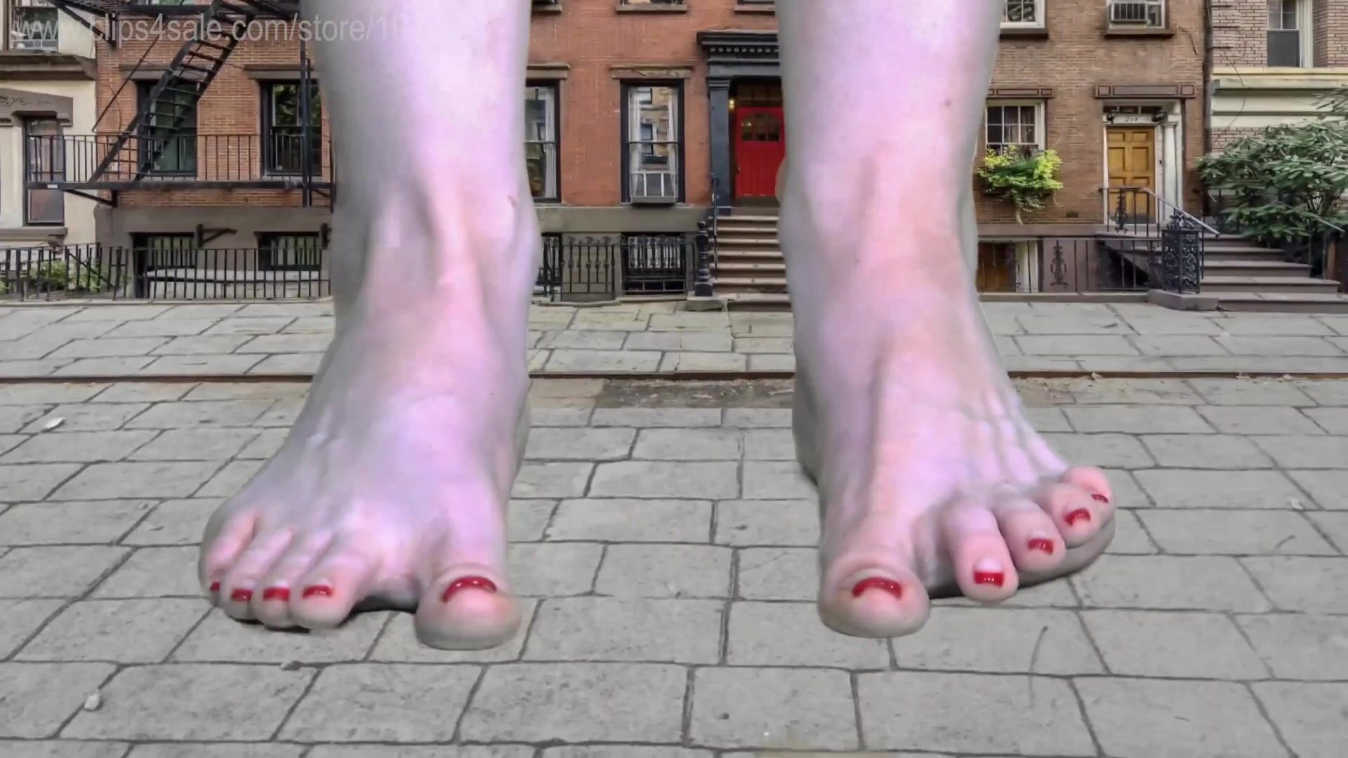 feet giantess tall