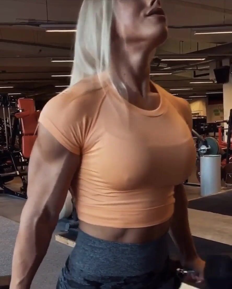 samantha.j pumping big biceps