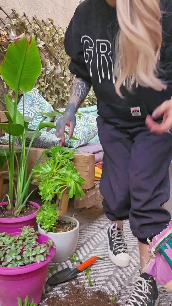 kinkerbell23 937182126 here we go 22 minutes of me smoking amp gardening. leave a tip of any amount i d really appreciate it & it also gives me the encouragement to fil onlyfans xxx porn videos