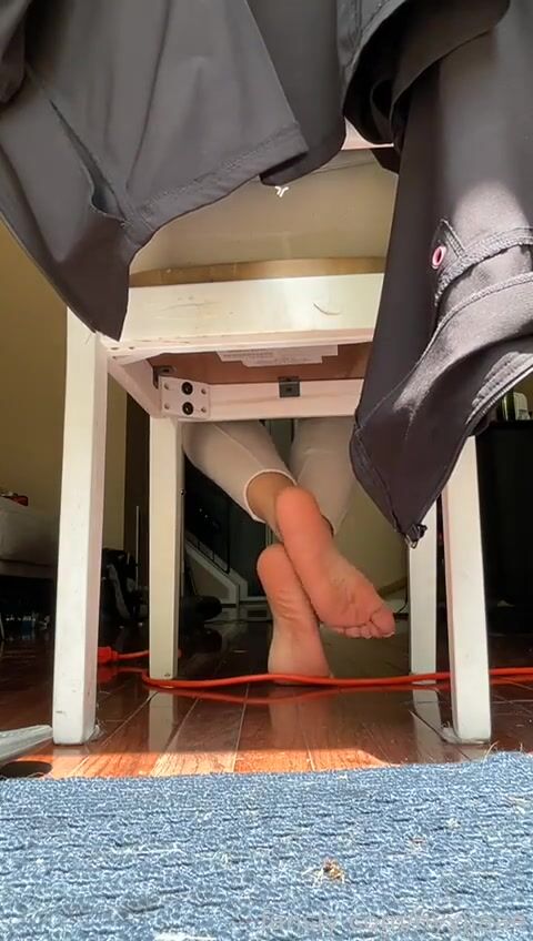 NyyJjaae Lightskin Ebony Feet Under Chair POV OF 5 Min