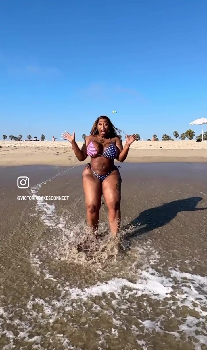 Victoria Cakes in the water