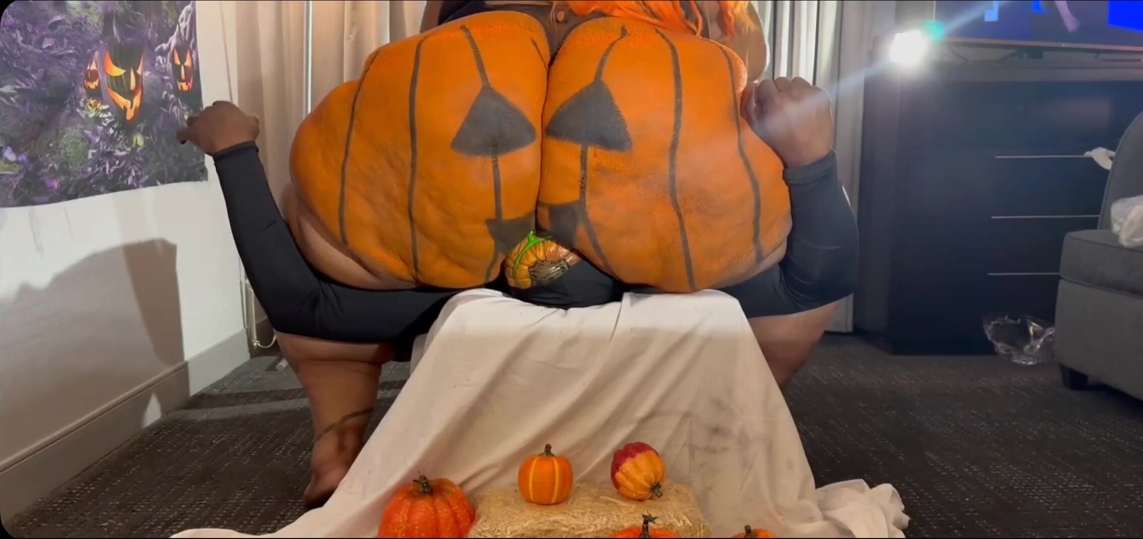 Thickalicious Halloween Facesitting