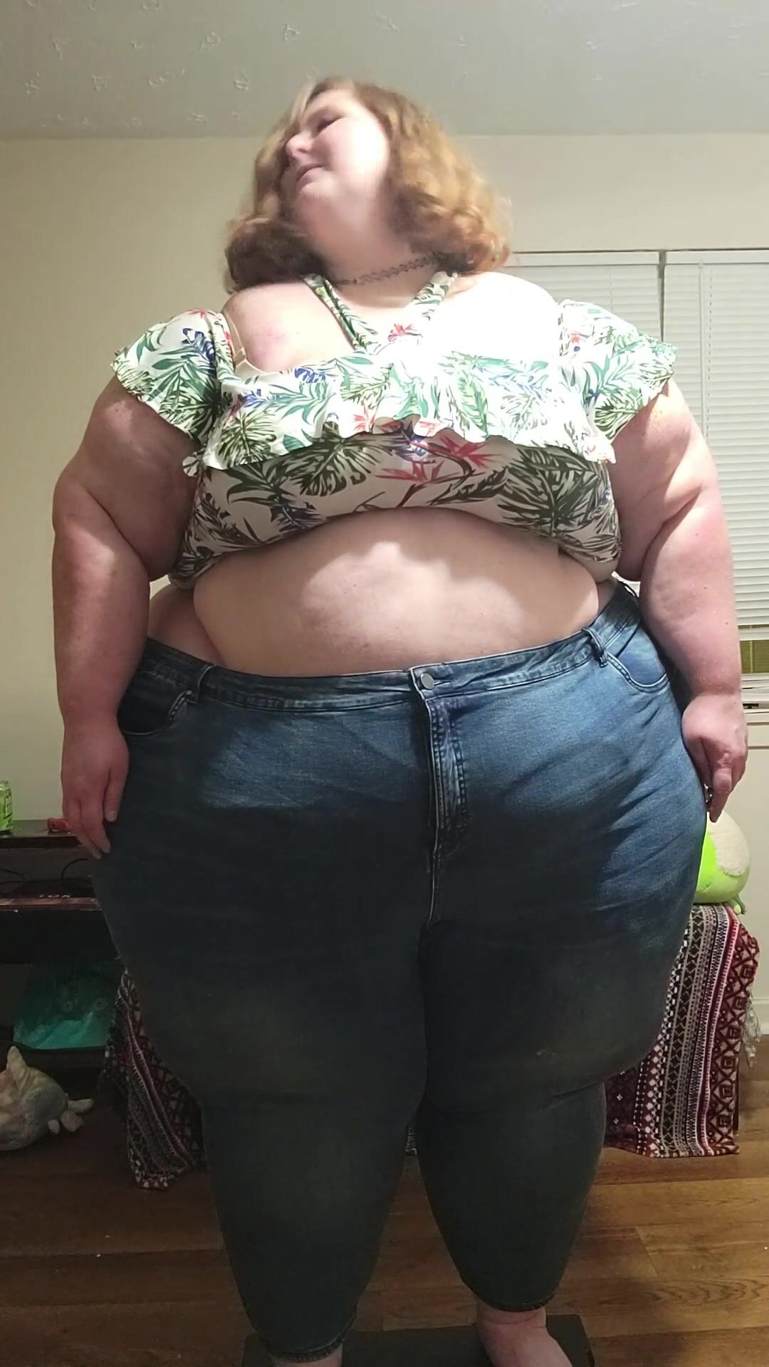 SSBBW Hayley Weighs Herself In July 2024