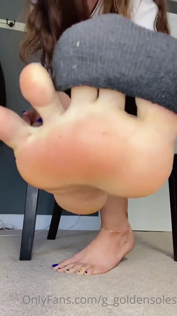 Goldensoles foot JOI with socks