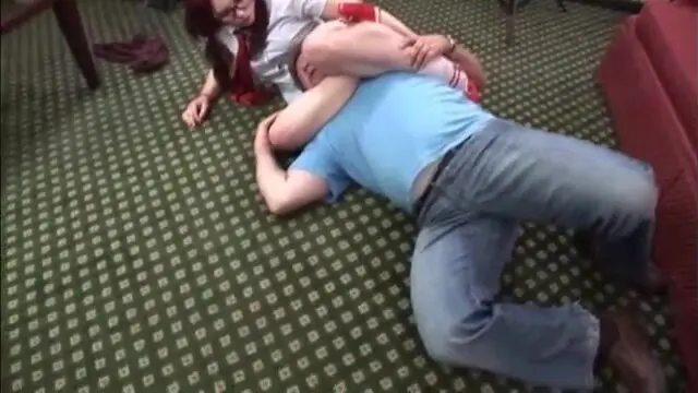 Nessie squeeze headscissor (Ludella Hahn)