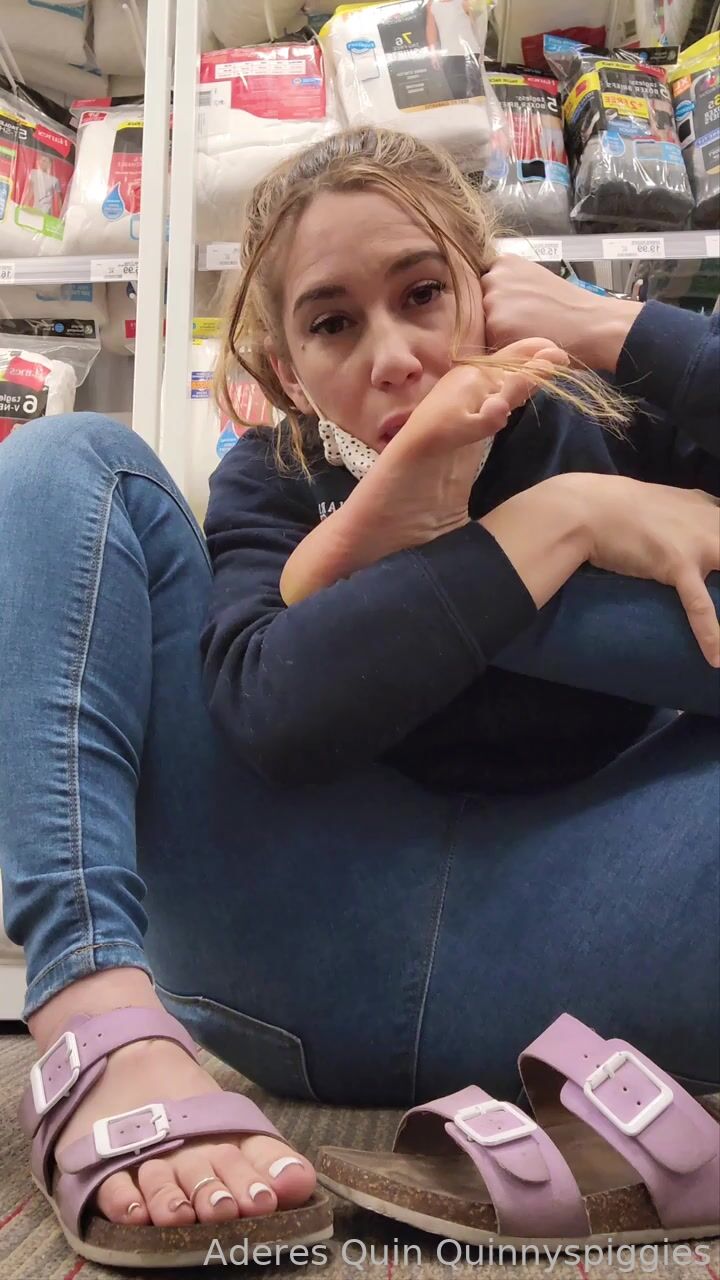 Aderes Quin - public self foot worship in Target