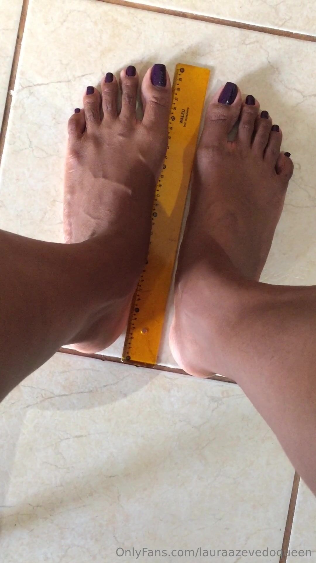 30 cm feet measurement