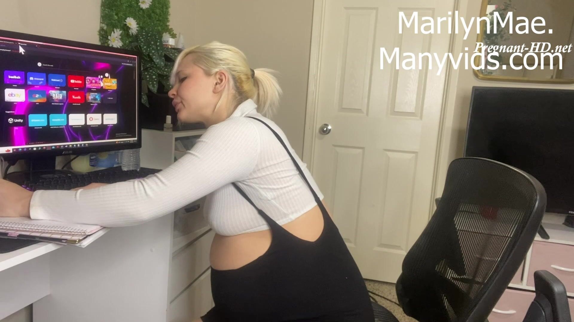 Marilyn Mae pregnant labour roleplay