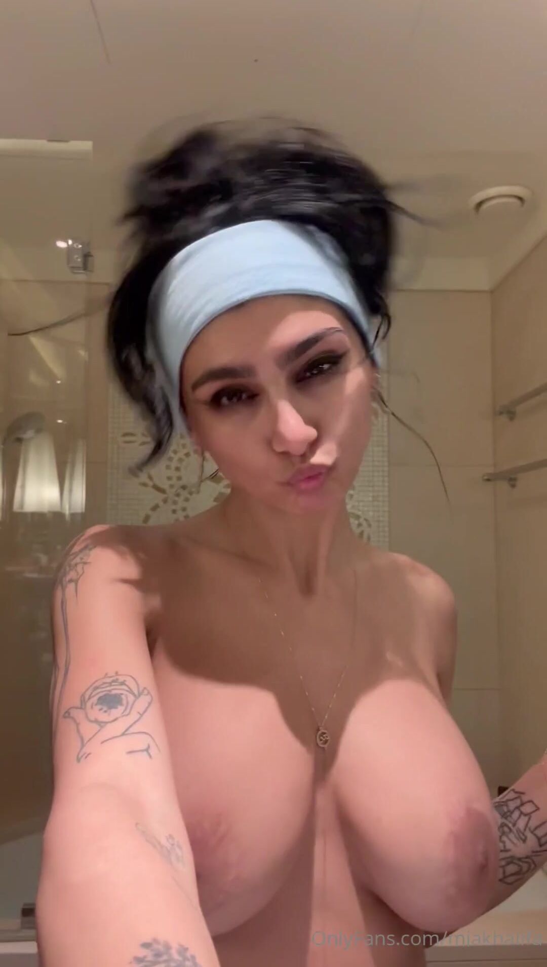 mia khalifa of bathroom 2