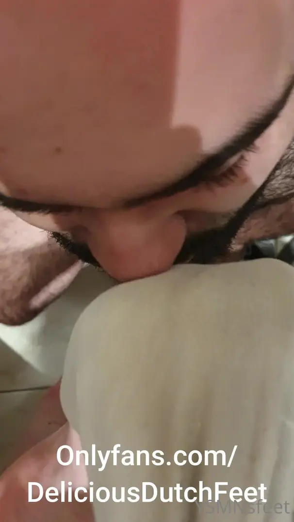 deliciousdutchfeet im in such a smelly feet mode. enjoy this bath video w/ arabfootsoldier cleaning my sti onlyfans xxx porn videos