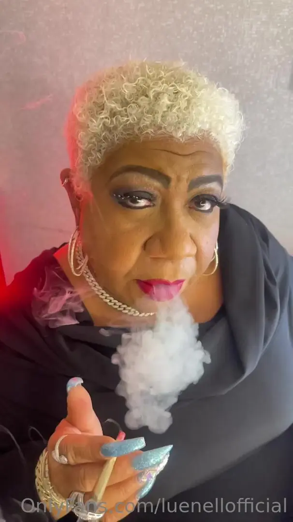luenellofficial hi everybody happy monday wake bake & then puff puff pass have a great day & show that aaa onlyfans xxx porn videos