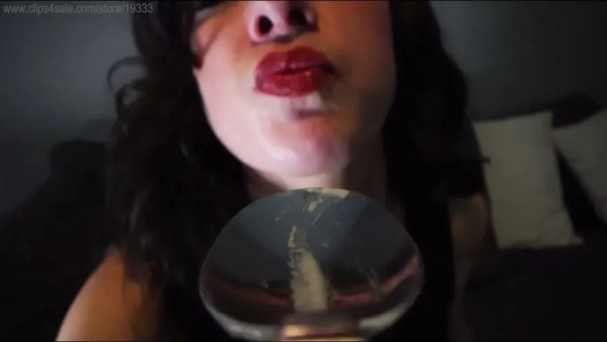 Giantess vs alien