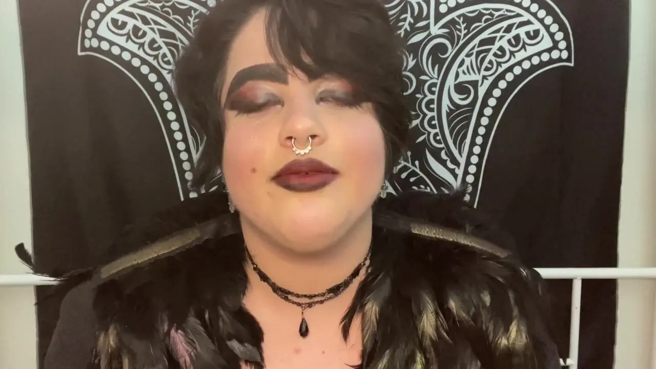 (ASMR) Vampire Queen make you hers