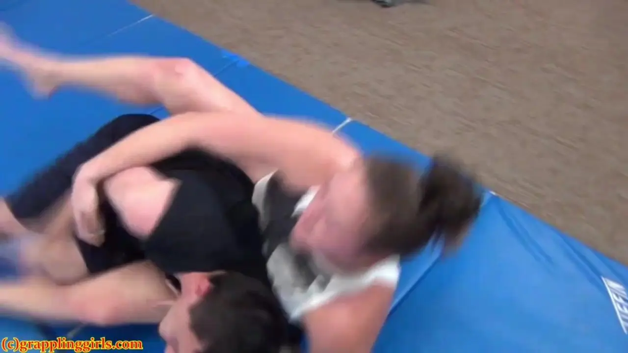 Grappling girls strongwomen5
