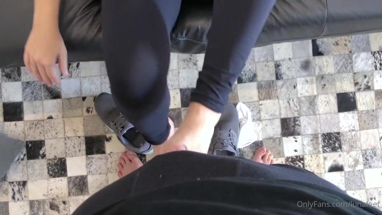 Lunafeet after gym footjob