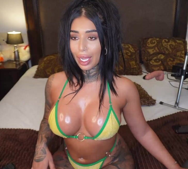 Aariss Boob Flexing