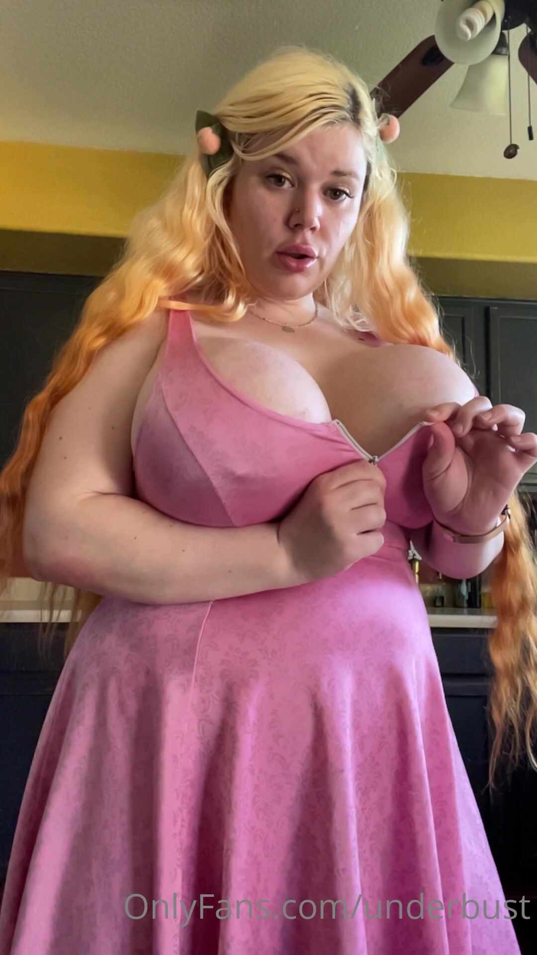 PennyUnderbust - Pink dress cleavage