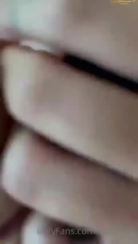 ramona_jst teases her body in the room