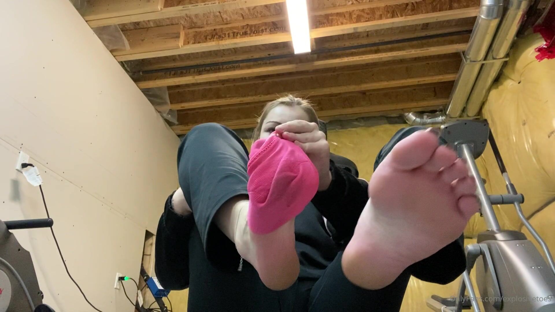 Explosivetoess smelly gym feet