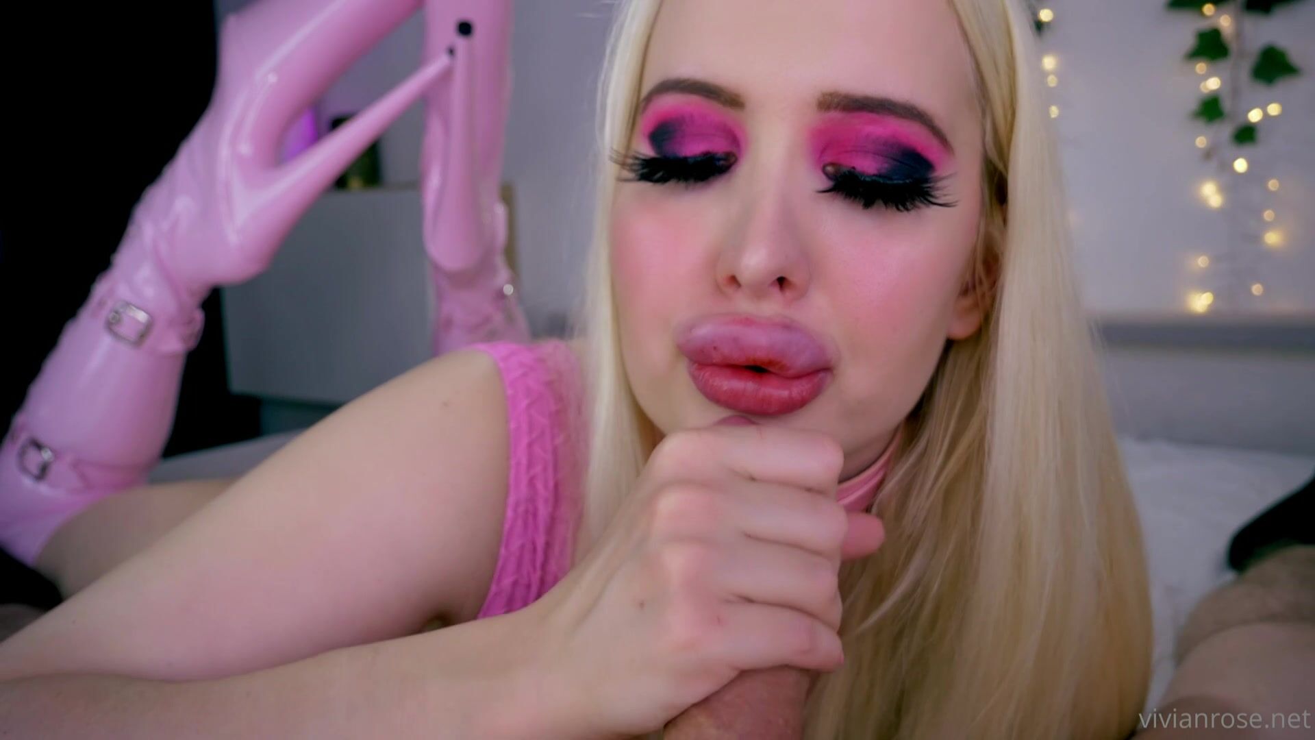 Vivian Rose - Pink Lips Blowjob