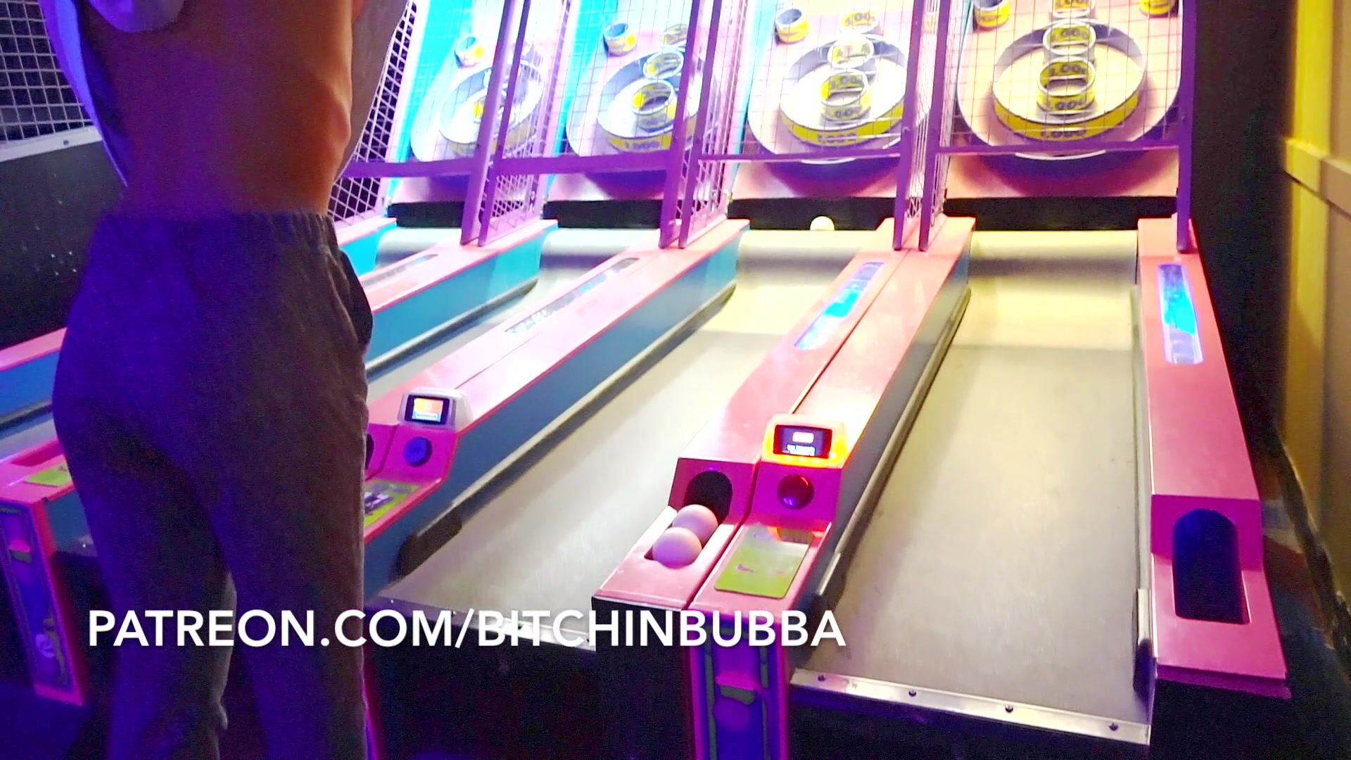 Girl Flashes Perky Boobs In Arcade