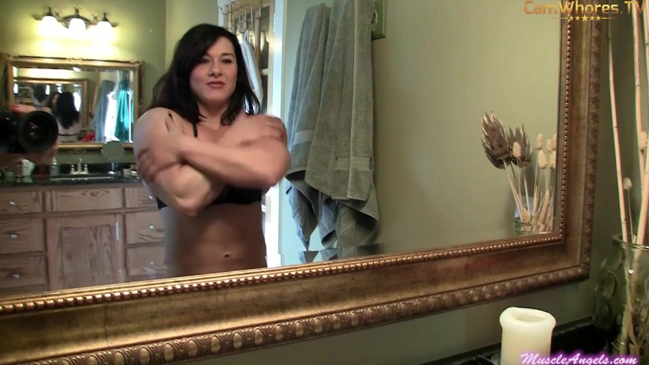 cxzz amazon- Beautiful HUGE MUSCLE WOMAN