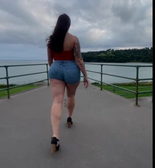 Amira Evans huge tall woman