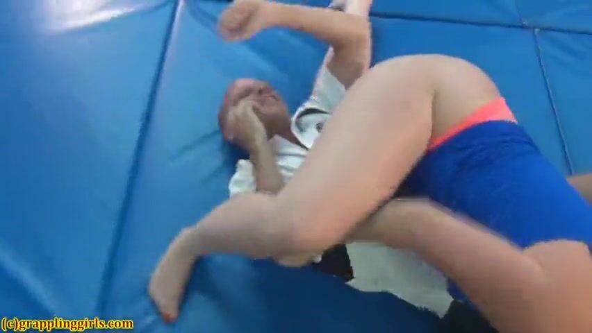 Mixed Wrestling Facesitting KO