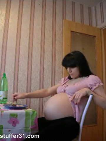 Alisa pregnant belly